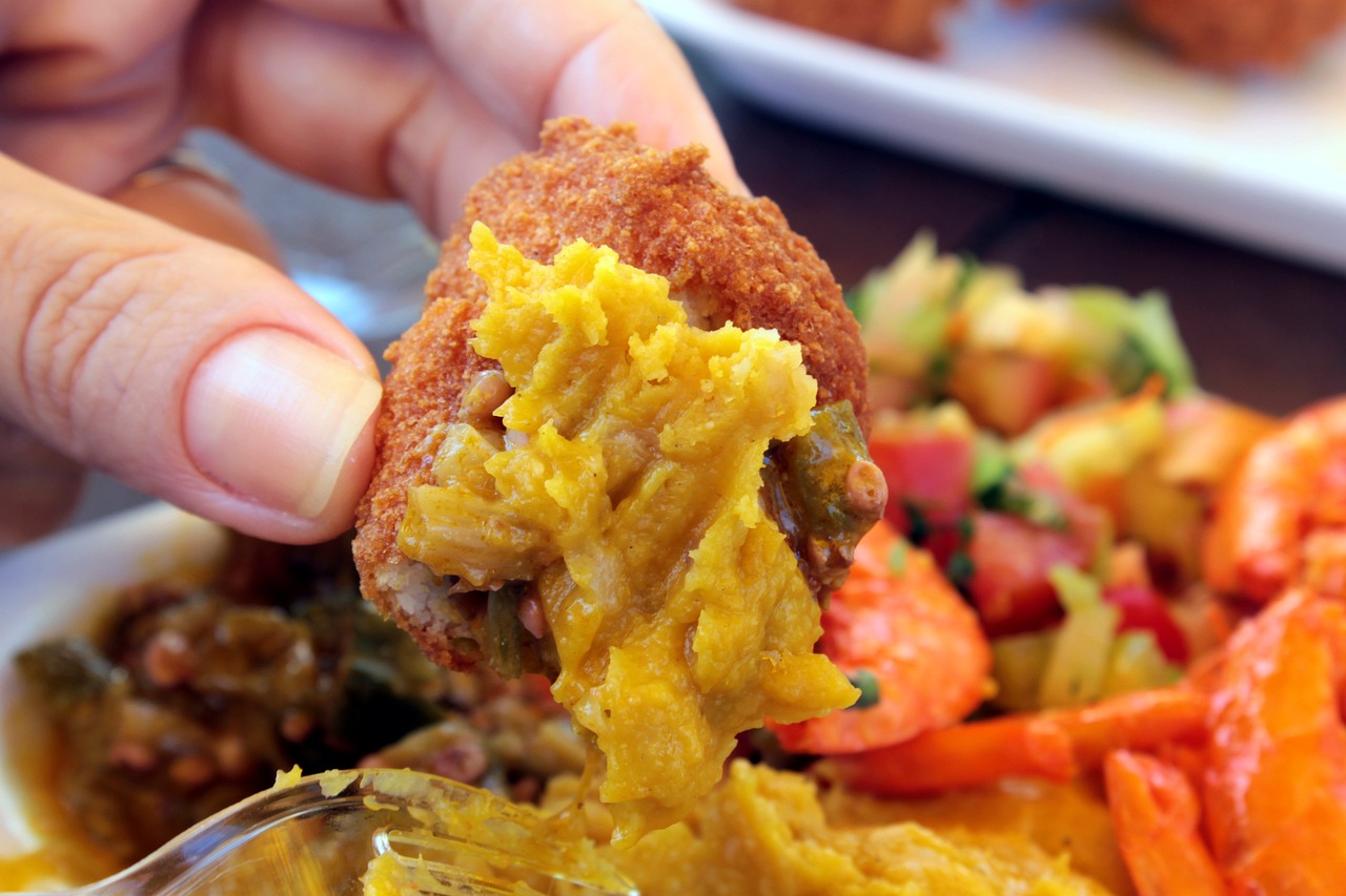 Acarajé served with traditional fillings